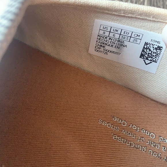 Toms - Picture 5 of 10